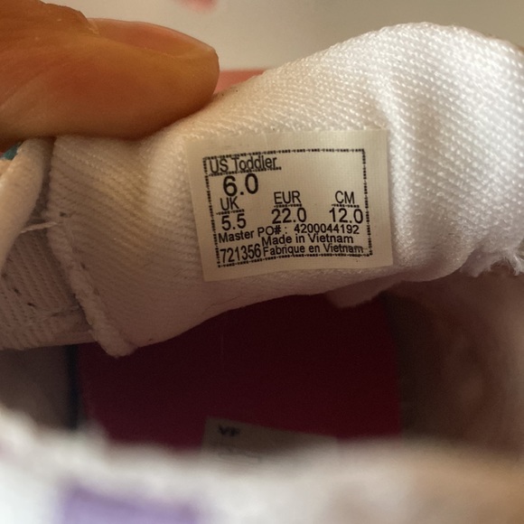 Toddler Heart Vans - Picture 4 of 4